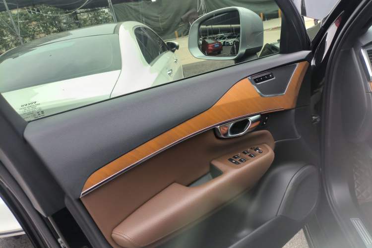 Used Volvo XC90 2022 B5 Smart Drive Luxury Edition 5 Seats Interior 7