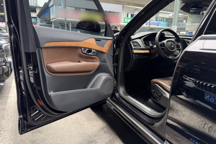 Used Volvo XC90 2022 B5 Smart Drive Luxury Edition 5 Seats Interior 8