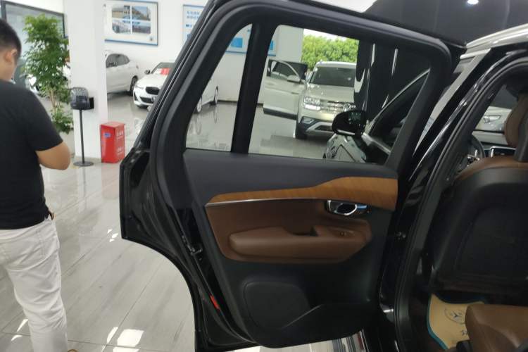 Used Volvo XC90 2022 B5 Smart Drive Luxury Edition 5 Seats Interior 8