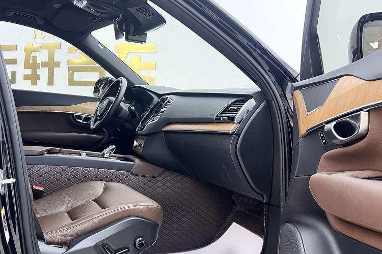 Used Volvo XC90 2022 B6 Zhiyi Luxury Edition 7-Seater Interior 9