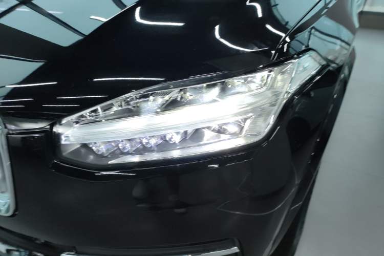 Used Volvo XC90 2022 B5 SmartDrive Luxury Edition 7 Seats Left Front Headlight