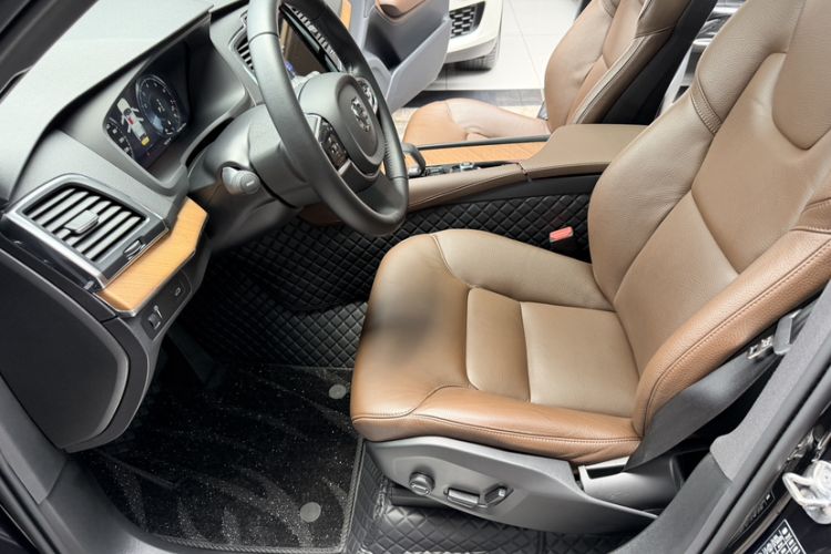 Used Volvo XC90 2022 B5 Smart Drive Luxury Edition 5 Seats Left Front Seat