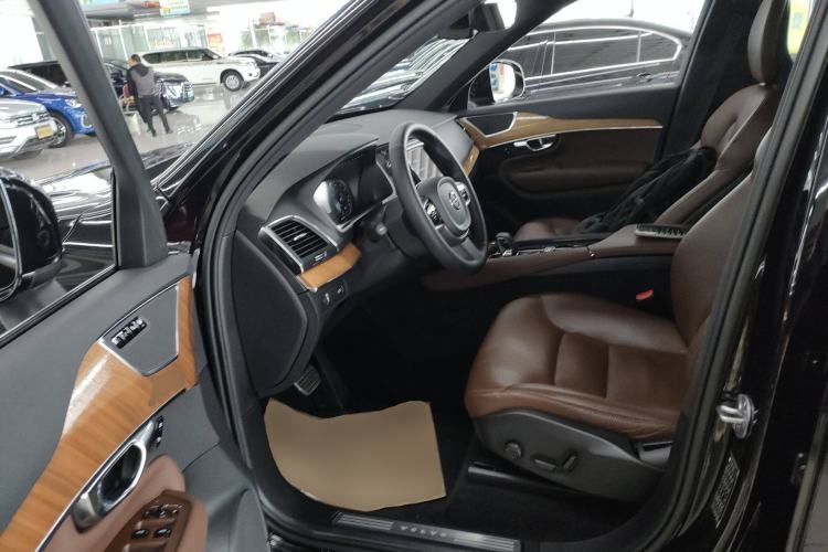Used Volvo XC90 2022 B5 SmartDrive Luxury Edition 7 Seats Left Front Seat