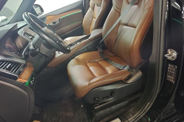 Used Volvo XC90 2022 B5 SmartDrive Luxury Edition 7 Seats Left Front Seat