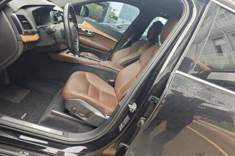 Used Volvo XC90 2022 B5 Smart Drive Luxury Edition 5 Seats Left Front Seat