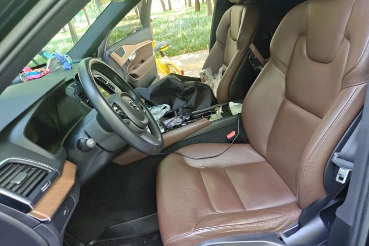 Used Volvo XC90 2022 B5 SmartDrive Luxury Edition 7 Seats Left Front Seat