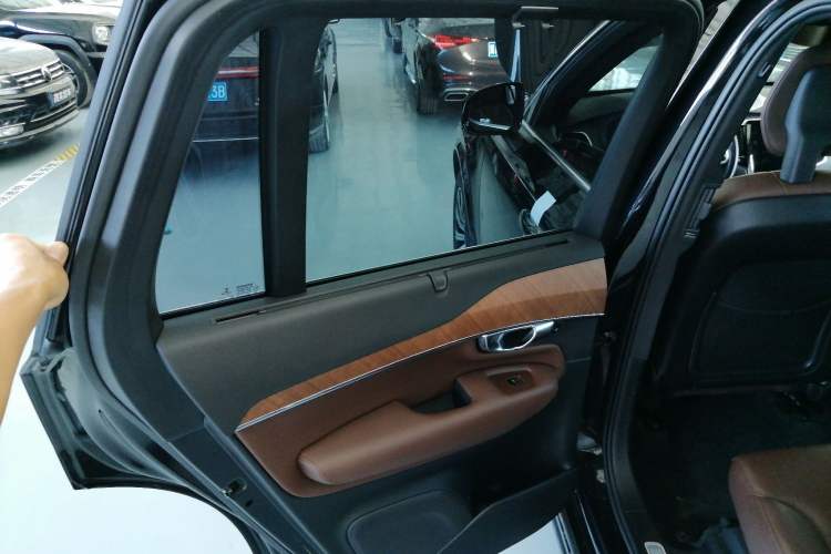Used Volvo XC90 2022 B6 Zhiyi Luxury Edition 7-Seater Left Rear Door Interior