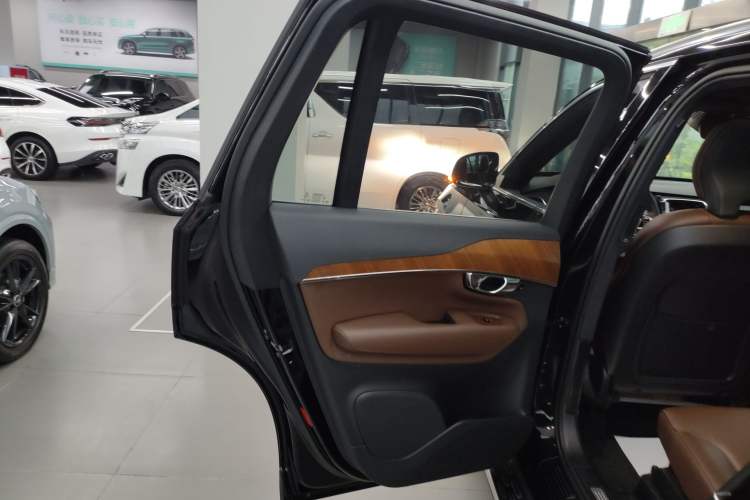 Used Volvo XC90 2022 B5 SmartDrive Luxury Edition 7 Seats Left Rear Door Interior