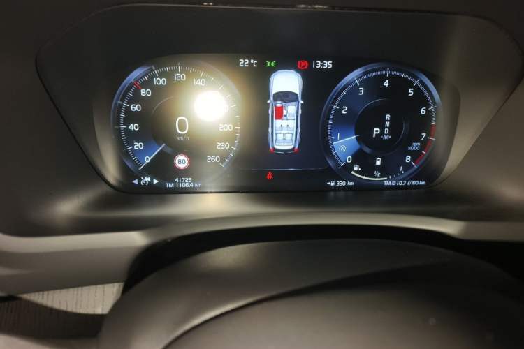 Used Volvo XC90 2022 B6 Zhiya Luxury 7-Seater Odometer Close Up