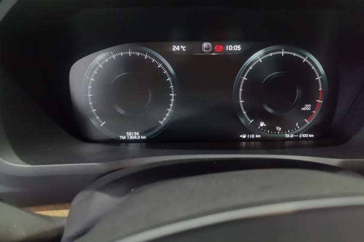 Used Volvo XC90 2022 B5 SmartDrive Luxury Edition 7 Seats Odometer Close Up