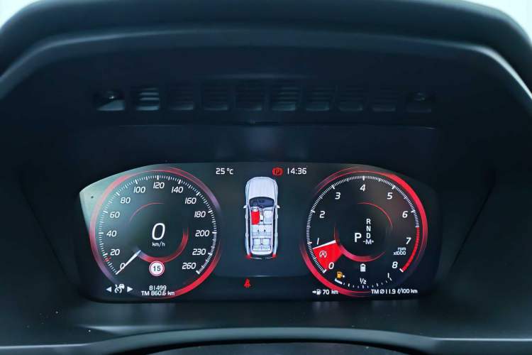 Used Volvo XC90 2022 B5 SmartDrive Luxury Edition 7 Seats Odometer Close Up