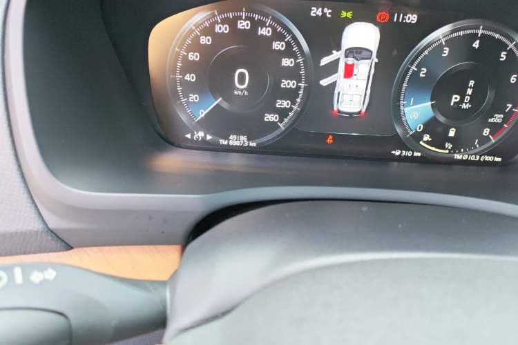 Used Volvo XC90 2022 B6 Zhiyi Luxury Edition 7-Seater Odometer Close Up