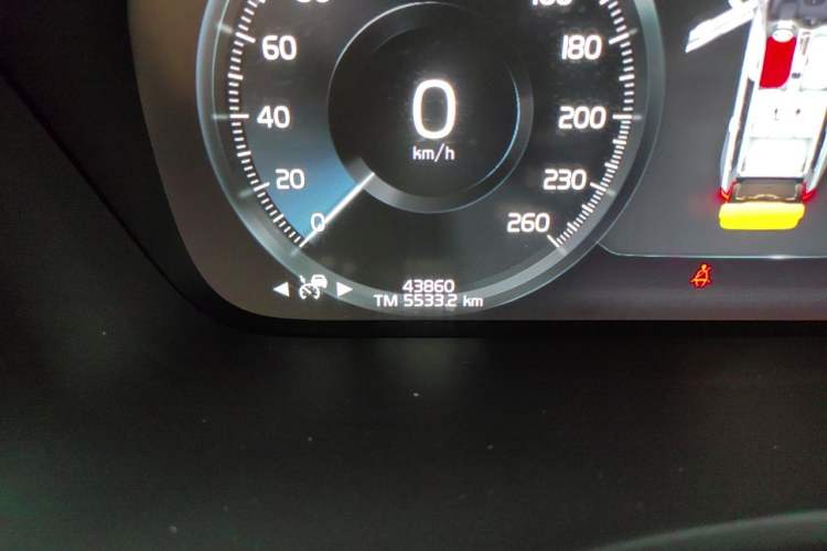 Used Volvo XC90 2022 B5 Smart Drive Luxury Edition 5 Seats Odometer Close Up