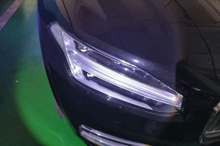 Used Volvo XC90 2022 B6 Zhiyi Luxury Edition 7-Seater Right Front Headlight