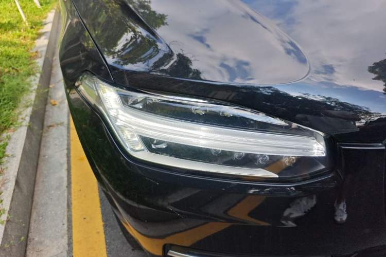 Used Volvo XC90 2022 B6 Zhiya Luxury 7-Seater Right Front Headlight