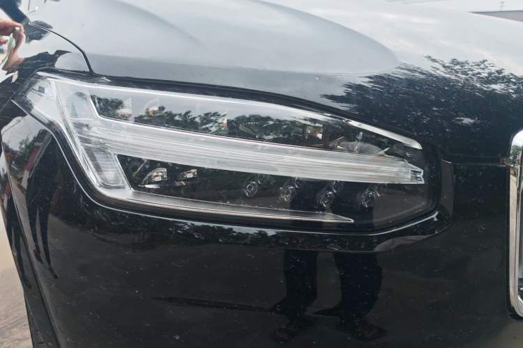 Used Volvo XC90 2022 B5 Smart Drive Luxury Edition 5 Seats Right Front Headlight