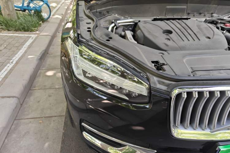 Used Volvo XC90 2022 B5 SmartDrive Luxury Edition 7 Seats Right Front Headlight