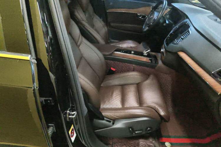 Used Volvo XC90 2022 B5 SmartDrive Luxury Edition 7 Seats Right Front Seat
