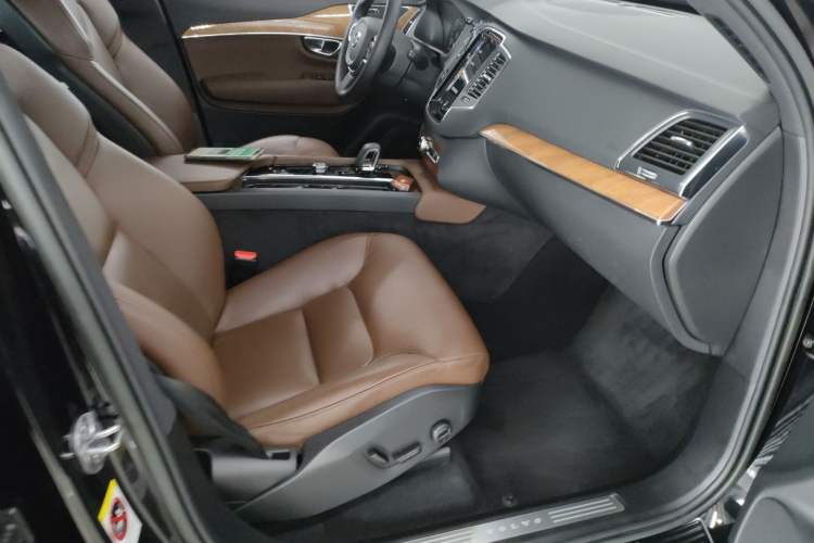 Used Volvo XC90 2022 B5 SmartDrive Luxury Edition 7 Seats Right Front Seat