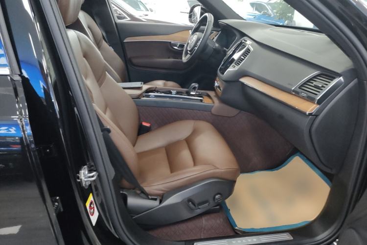 Used Volvo XC90 2022 B5 Smart Drive Luxury Edition 5 Seats Right Front Seat