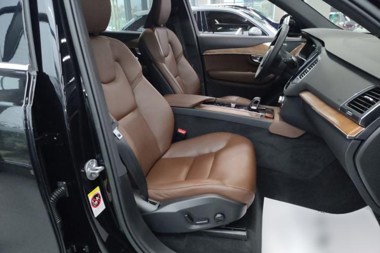 Used Volvo XC90 2022 B5 SmartDrive Luxury Edition 7 Seats Right Front Seat