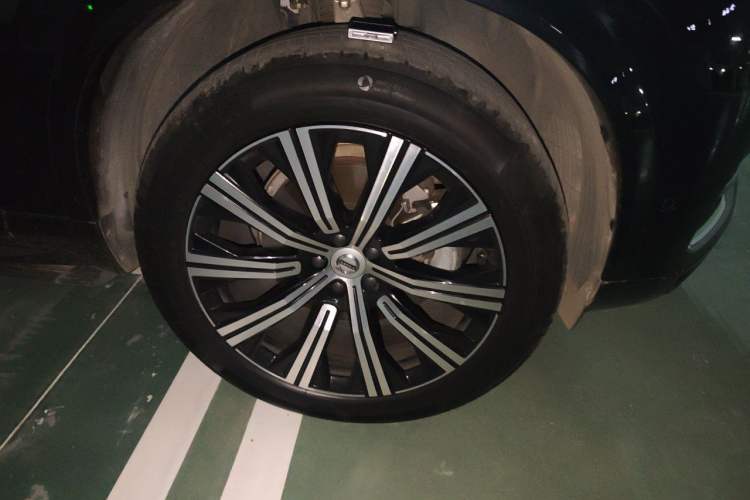Used Volvo XC90 2022 B6 Zhiya Luxury 7-Seater Right Front Wheel Hub