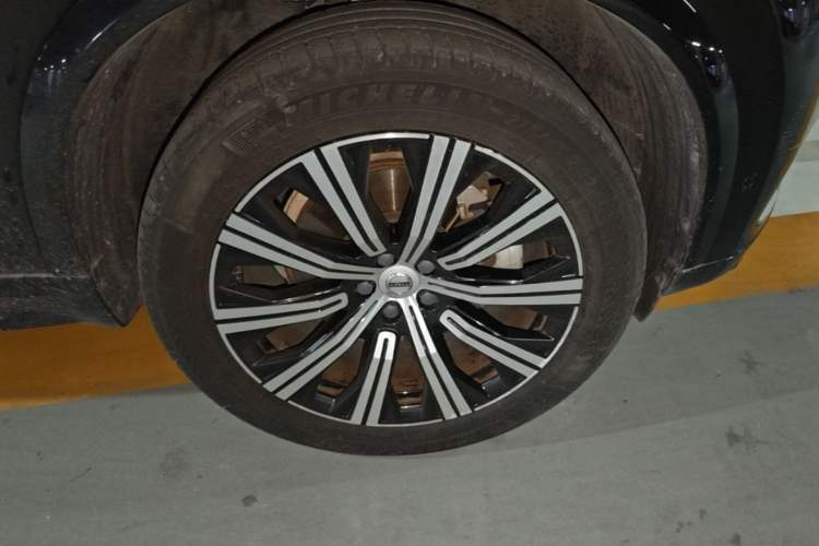 Used Volvo XC90 2022 B6 Zhiya Luxury 7-Seater Right Front Wheel Hub