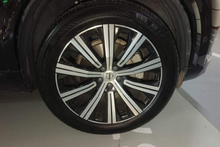 Used Volvo XC90 2022 B6 Zhiya Luxury 7-Seater Right Front Wheel Hub