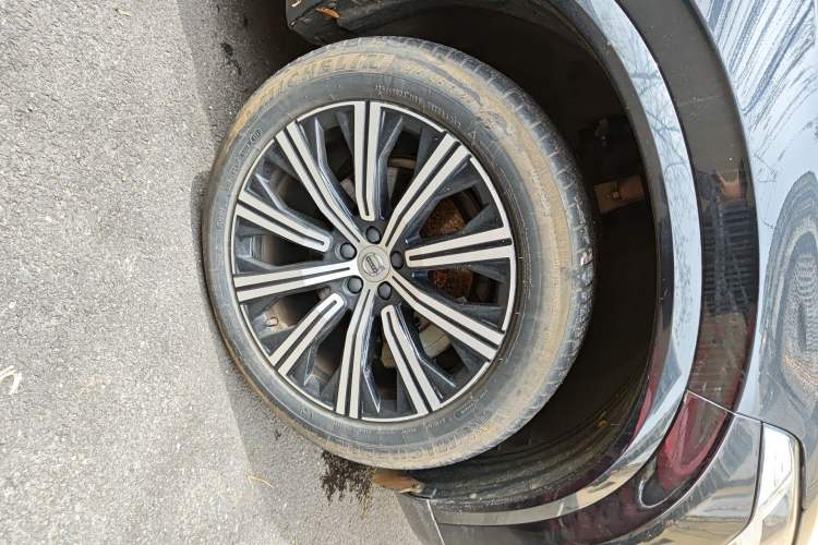 Used Volvo XC90 2022 B5 Smart Drive Luxury Edition 5 Seats Right Front Wheel Hub