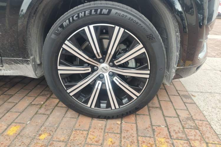 Used Volvo XC90 2022 B5 Smart Drive Luxury Edition 5 Seats Right Front Wheel Hub