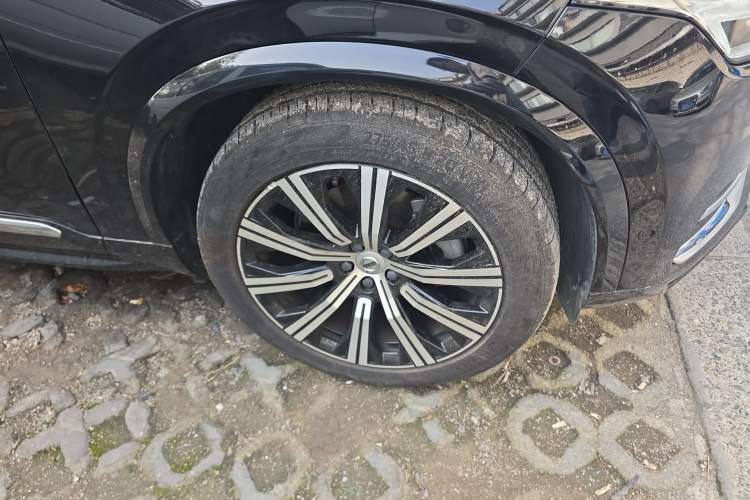 Used Volvo XC90 2022 B6 Zhiya Luxury 7-Seater Right Front Wheel Hub