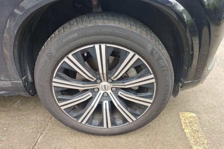 Used Volvo XC90 2022 B5 Smart Drive Luxury Edition 5 Seats Right Front Wheel Hub