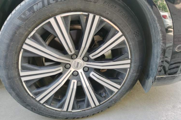 Used Volvo XC90 2022 B6 Zhiya Luxury 7-Seater Right Front Wheel Hub