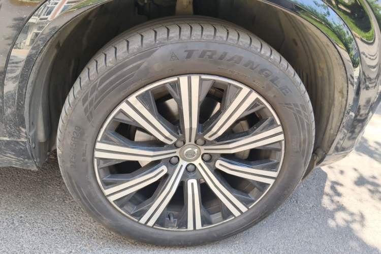 Used Volvo XC90 2022 B5 Smart Drive Luxury Edition 5 Seats Right Front Wheel Hub