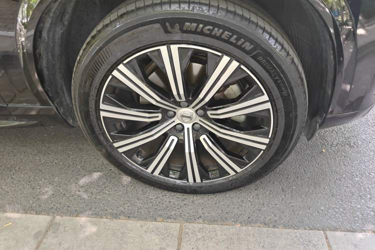 Used Volvo XC90 2022 B5 SmartDrive Luxury Edition 7 Seats Right Front Wheel Hub