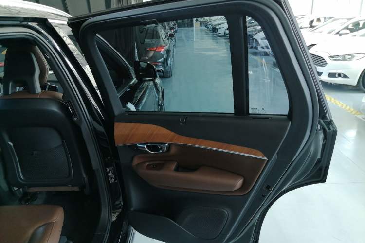 Used Volvo XC90 2022 B6 Zhiyi Luxury Edition 7-Seater Right Rear Door Interior