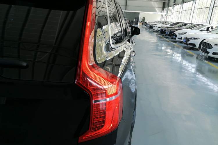 Used Volvo XC90 2022 B6 Zhiyi Luxury Edition 7-Seater Right Rear Taillight