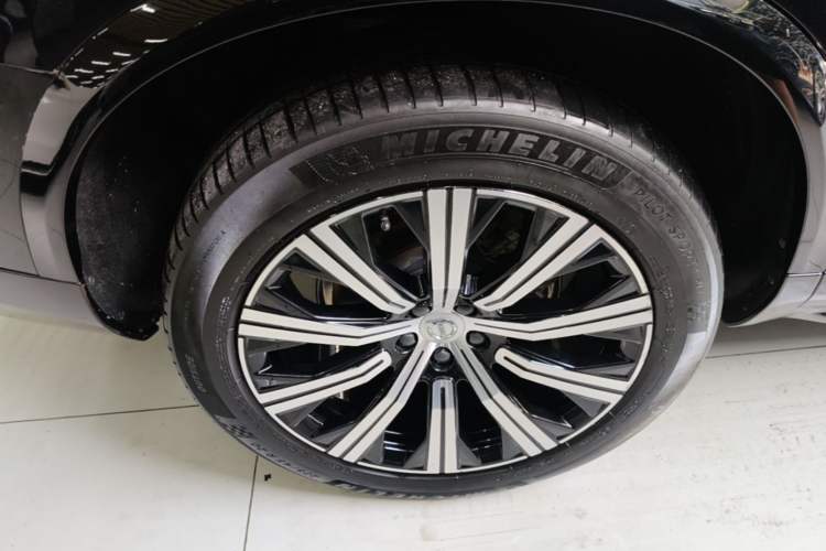 Used Volvo XC90 2022 B5 Smart Drive Luxury Edition 5 Seats Right Rear Wheel Hub