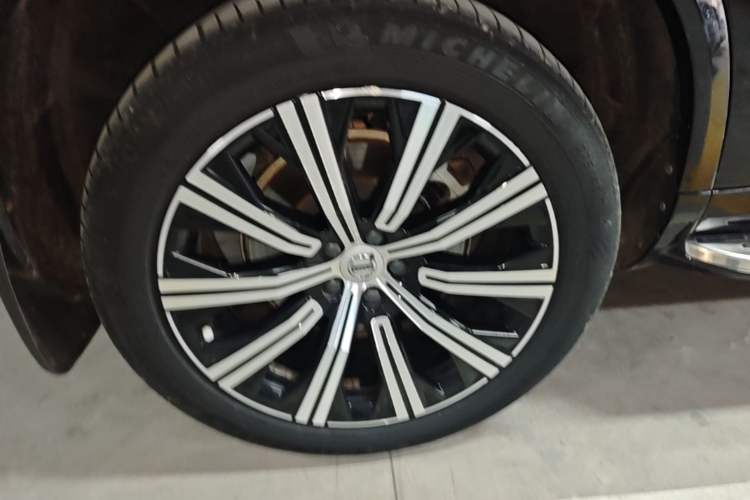 Used Volvo XC90 2022 B5 SmartDrive Luxury Edition 7 Seats Right Rear Wheel Hub