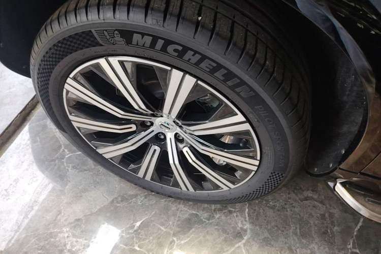 Used Volvo XC90 2022 B6 Zhiyi Luxury Edition 7-Seater Right Rear Wheel Hub