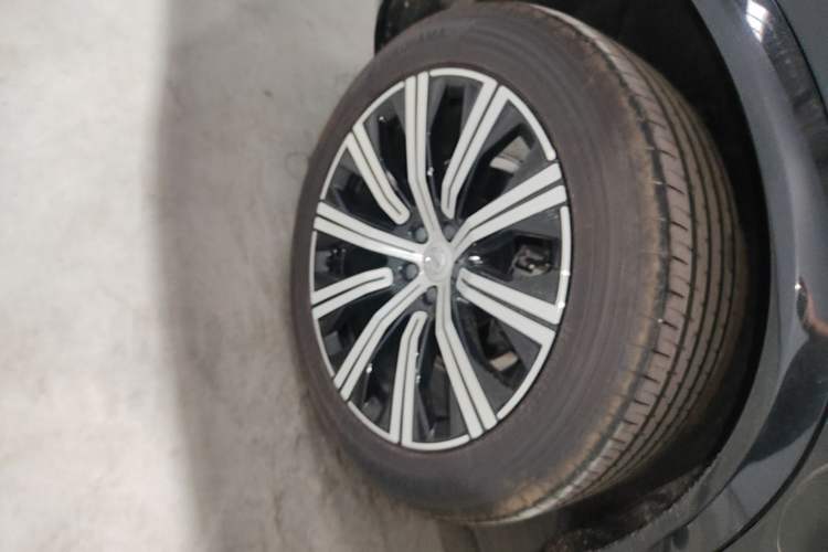 Used Volvo XC90 2022 B5 Smart Drive Luxury Edition 5 Seats Right Rear Wheel Hub