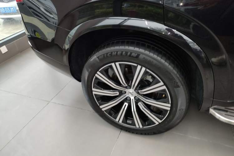 Used Volvo XC90 2022 B5 SmartDrive Luxury Edition 7 Seats Right Rear Wheel Hub