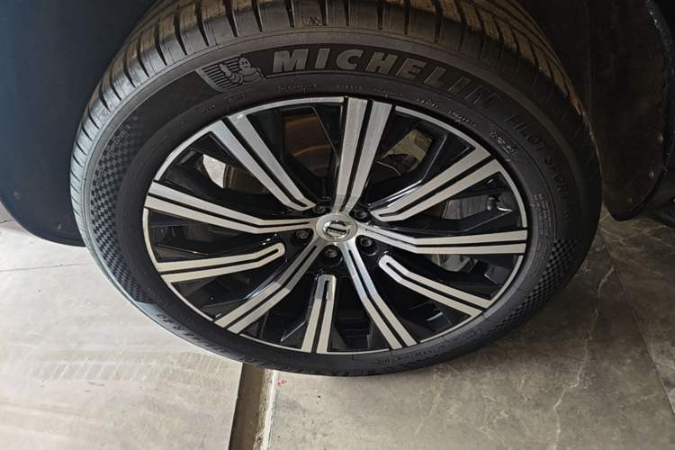 Used Volvo XC90 2022 B6 Zhiyi Luxury Edition 7-Seater Right Rear Wheel Hub