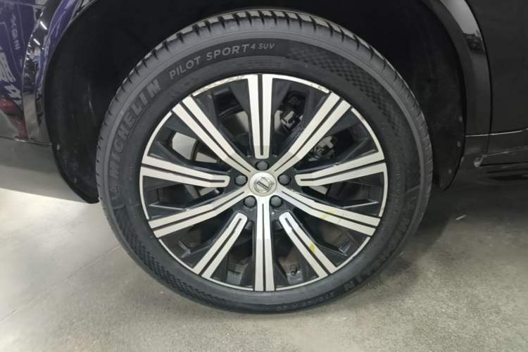 Used Volvo XC90 2022 B6 Zhiyi Luxury Edition 7-Seater Right Rear Wheel Hub