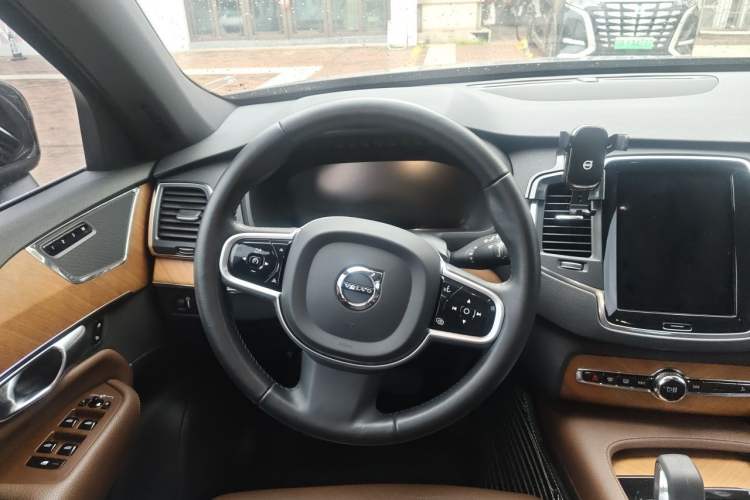 Used Volvo XC90 2022 B5 Smart Drive Luxury Edition 5 Seats Steering Wheel