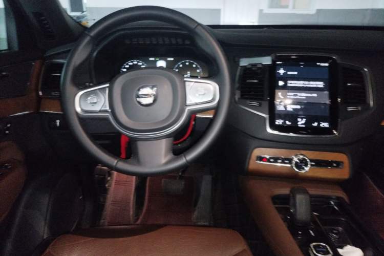 Used Volvo XC90 2022 B5 SmartDrive Luxury Edition 7 Seats Steering Wheel