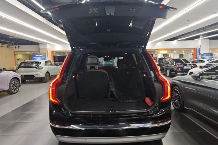 Used Volvo XC90 2022 B6 Zhiyi Luxury Edition 7-Seater Trunk