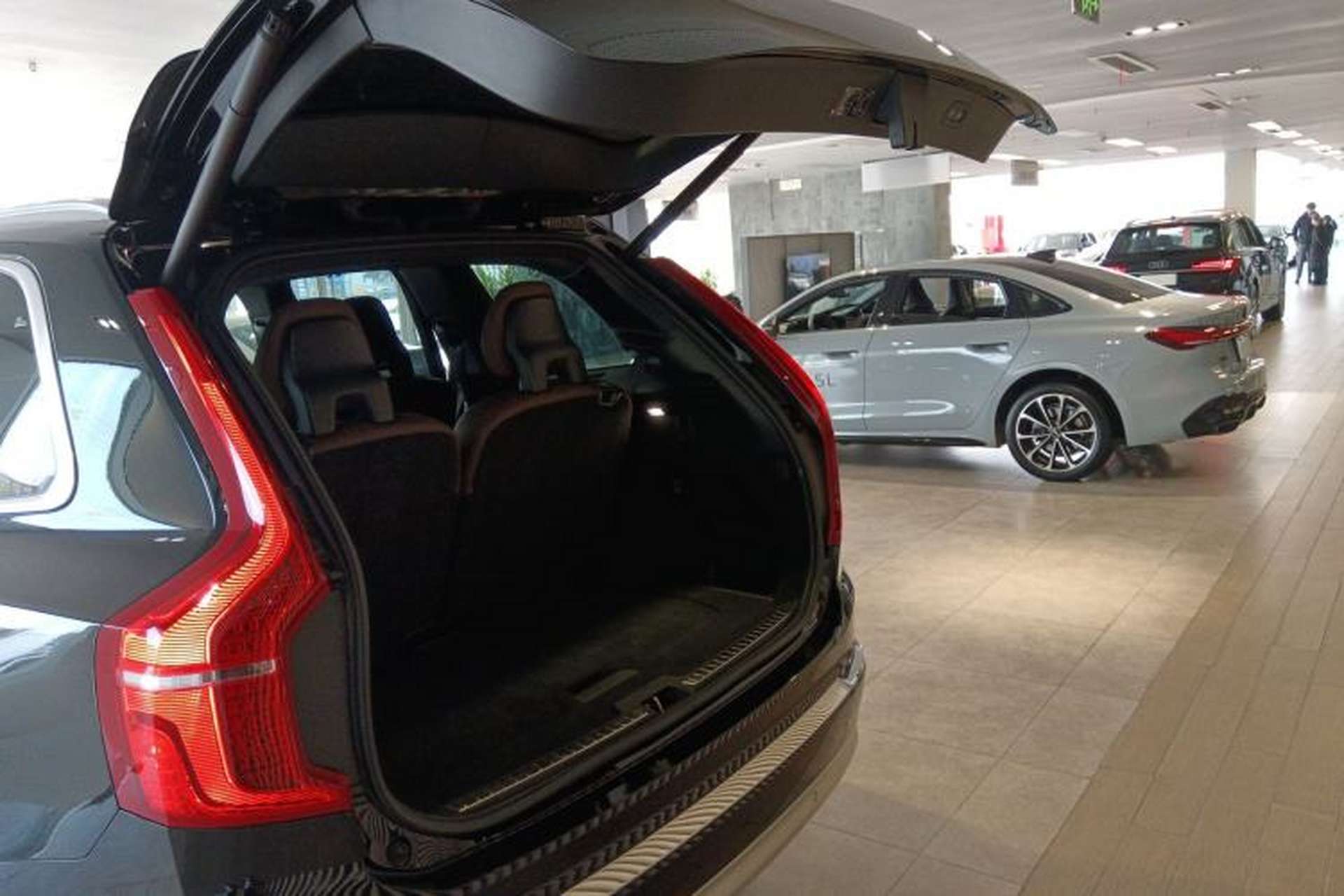 Used Volvo XC90 2022 B6 Zhiyi Luxury Edition 7-Seater Trunk