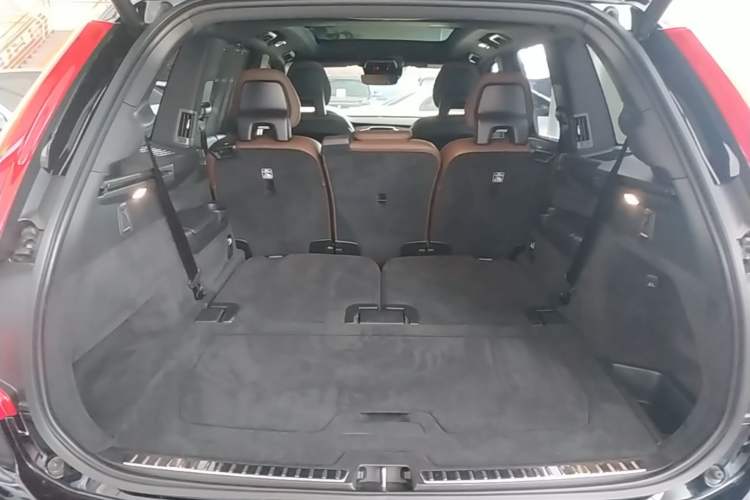 Used Volvo XC90 2022 B6 Zhiyi Luxury Edition 7-Seater Trunk