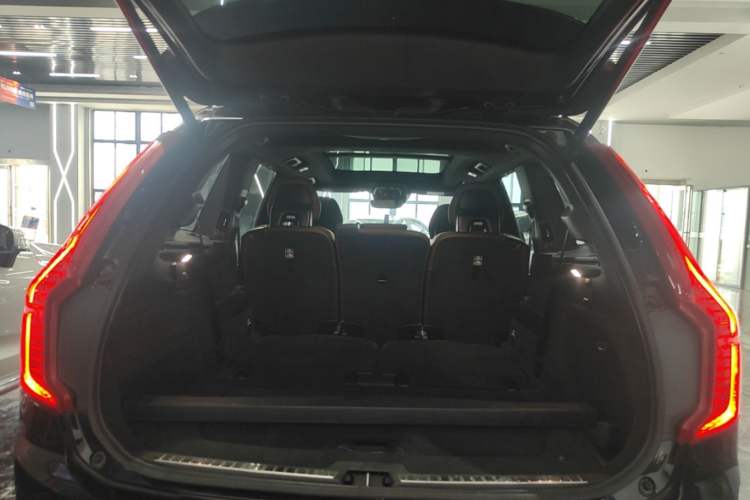 Used Volvo XC90 2022 B6 Zhiyi Luxury Edition 7-Seater Trunk